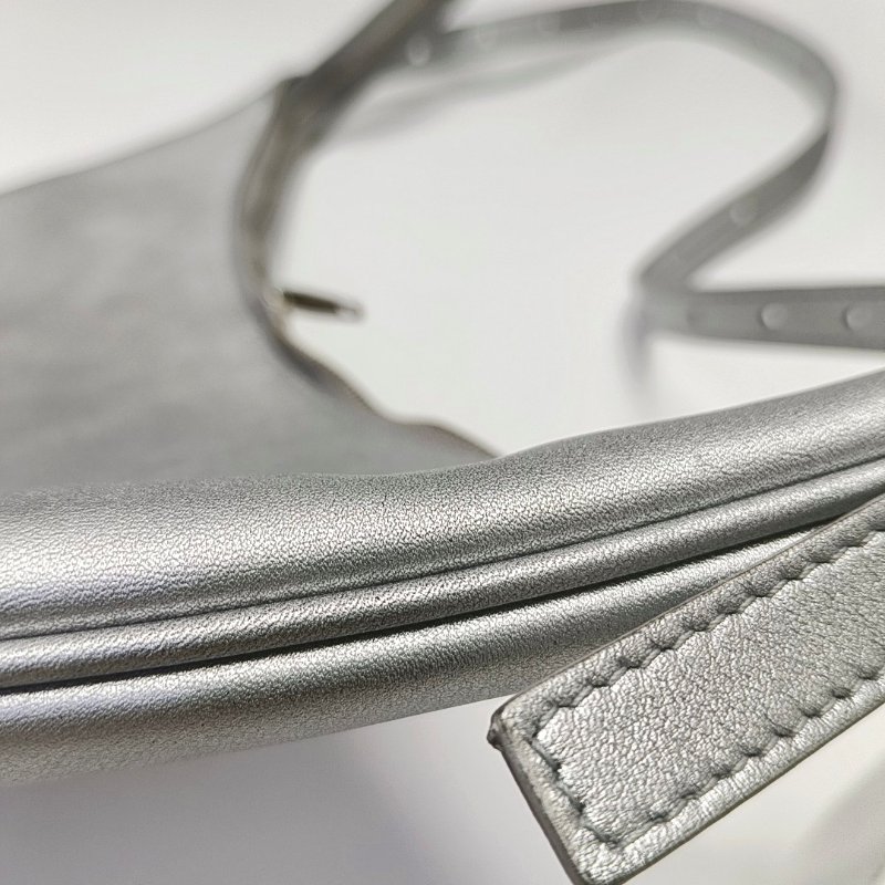 BALENCIAGA銀色皮革浮雕單肩包銀色五金-8