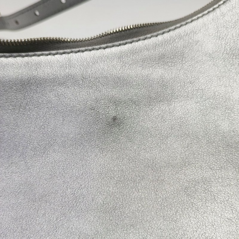 BALENCIAGA銀色皮革浮雕單肩包銀色五金-10
