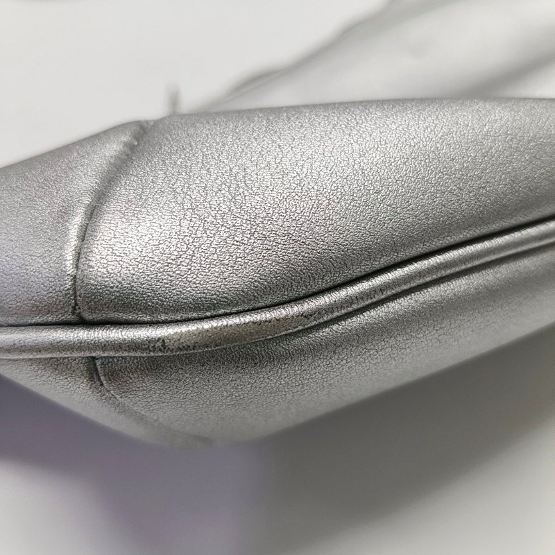 BALENCIAGA銀色皮革浮雕單肩包銀色五金-11