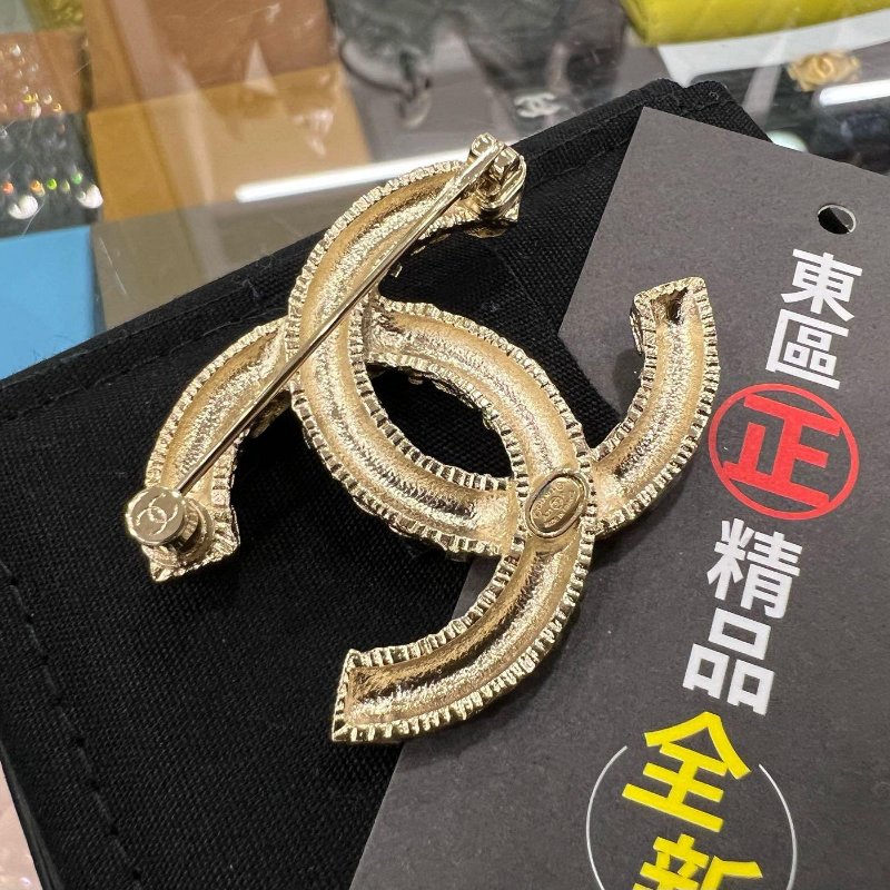 東區正精品㊣CHANEL 全新香奈兒金色字母水鑽雙C LOGO 胸針別針 RZ4938-4