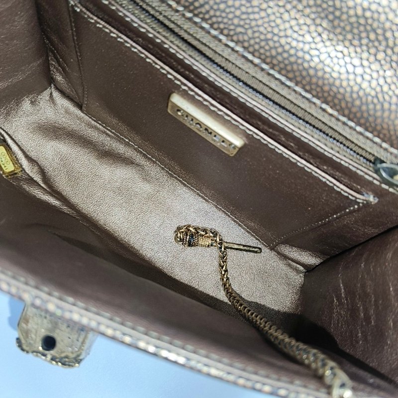 CHANEL金色牛皮絎縫單肩包金色五金14開-6