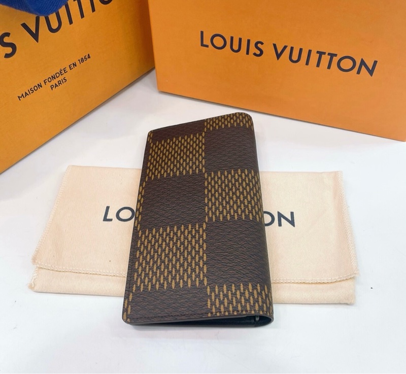 LV nigo聯名 棋盤格鴨子塗鴉 對折 19個卡位 尺碼約9×19 附件：包裝盒 防塵袋-3