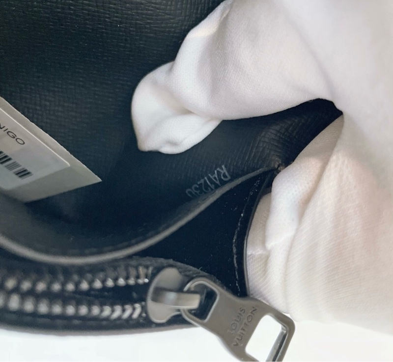 LV nigo聯名 棋盤格鴨子塗鴉 對折 19個卡位 尺碼約9×19 附件：包裝盒 防塵袋-5