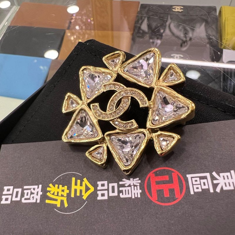 東區正精品㊣CHANEL 全新香奈兒幸運草水鑽雙C LOGO 胸針別針 RZ4935-0