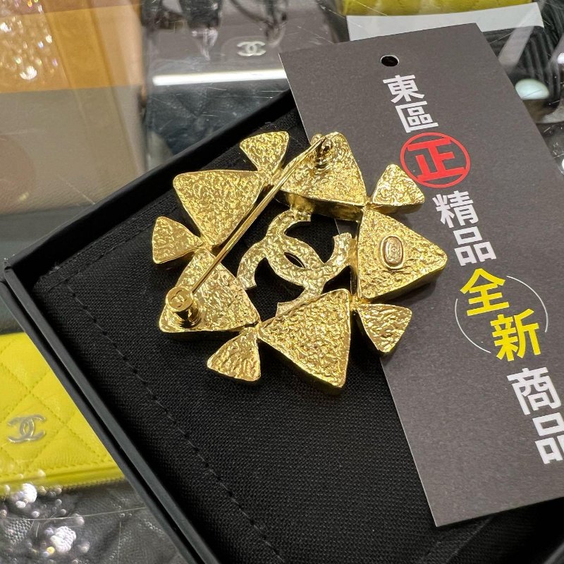 東區正精品㊣CHANEL 全新香奈兒幸運草水鑽雙C LOGO 胸針別針 RZ4935-2