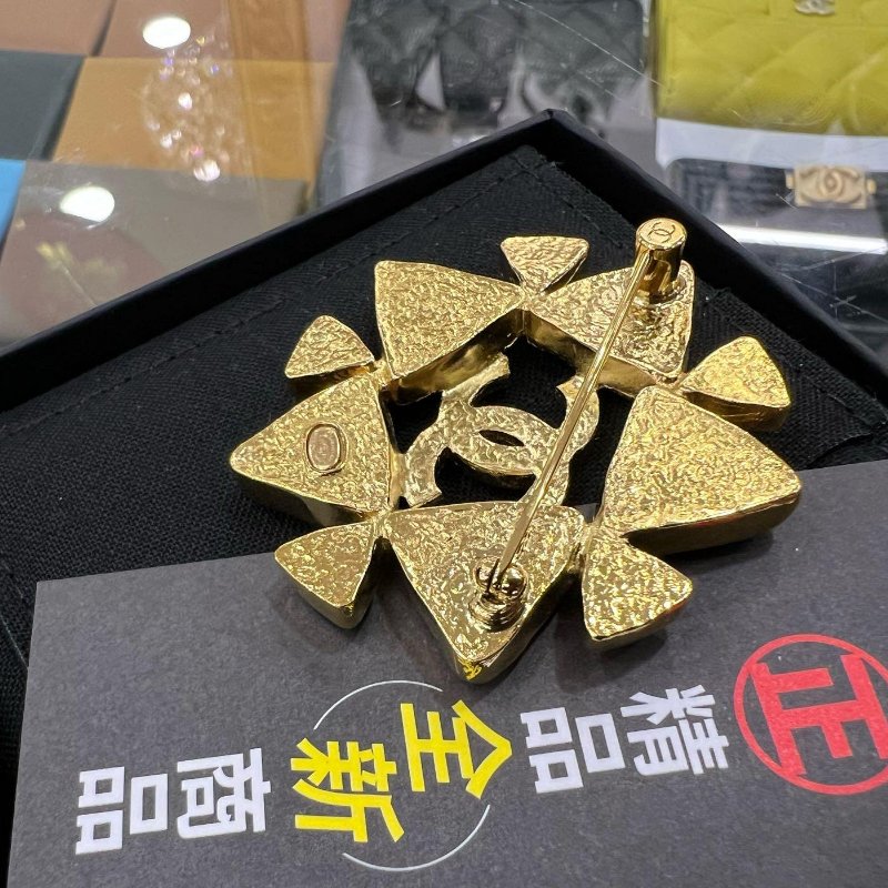 東區正精品㊣CHANEL 全新香奈兒幸運草水鑽雙C LOGO 胸針別針 RZ4935-3