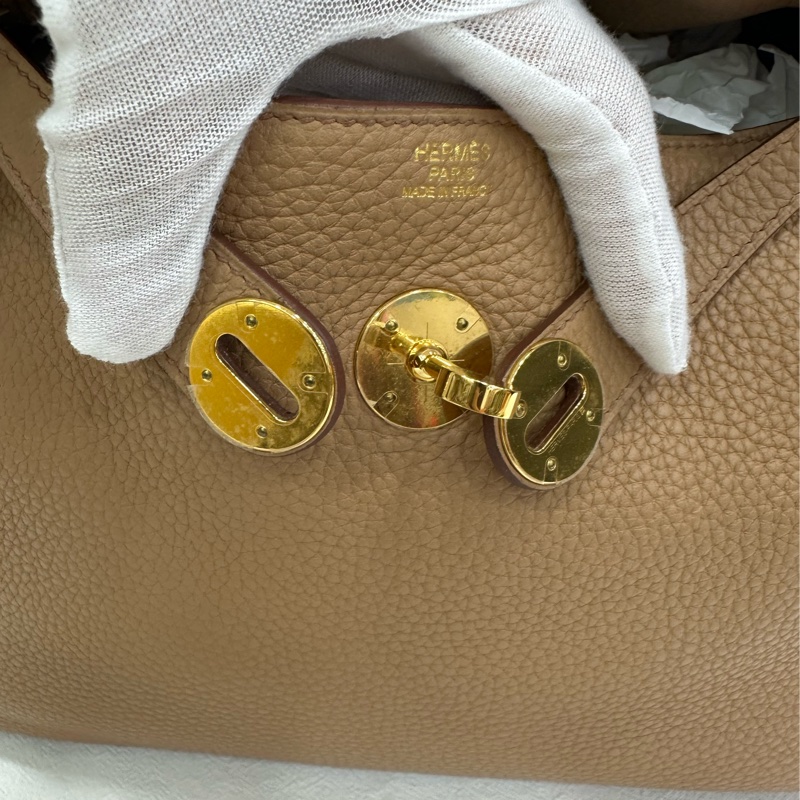 Hermes 愛馬仕 lindy30 奶茶色金扣 TC皮 框Q-7