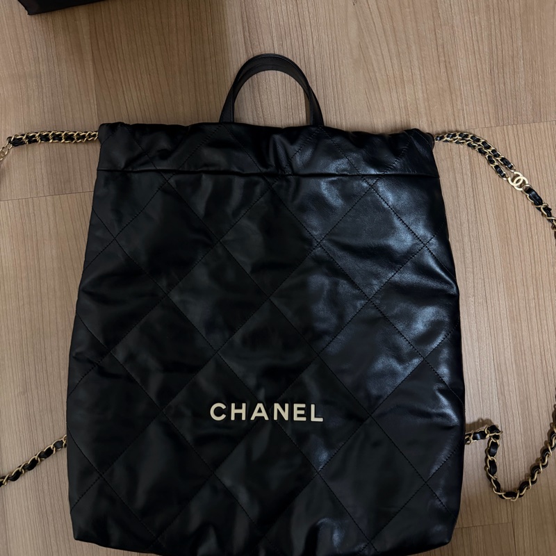 CHANEL 黑金字白22大型後背束口包 AS3313 芯片款-0