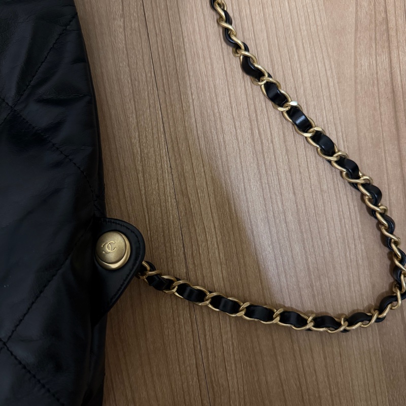 CHANEL 黑金字白22大型後背束口包 AS3313 芯片款-3