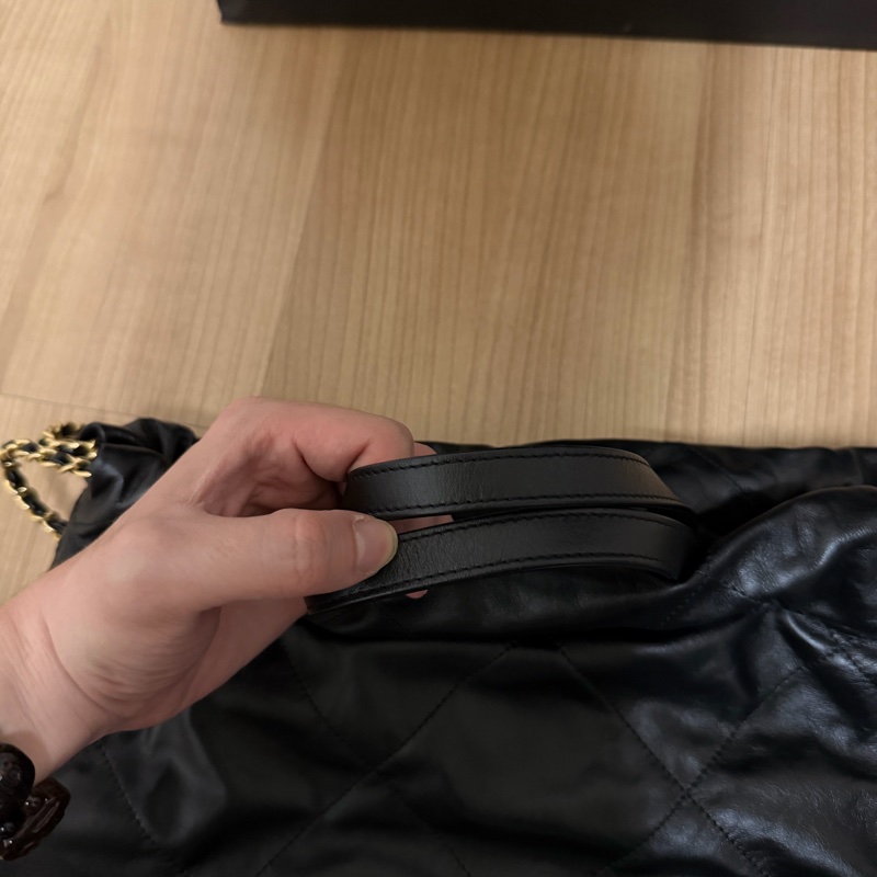 CHANEL 黑金字白22大型後背束口包 AS3313 芯片款-6