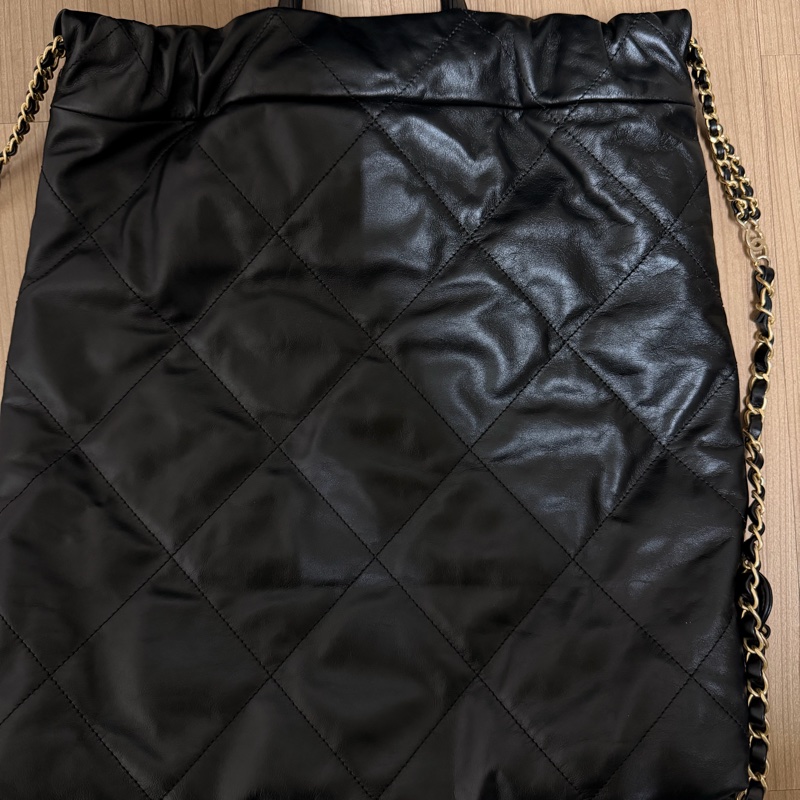 CHANEL 黑金字白22大型後背束口包 AS3313 芯片款-10