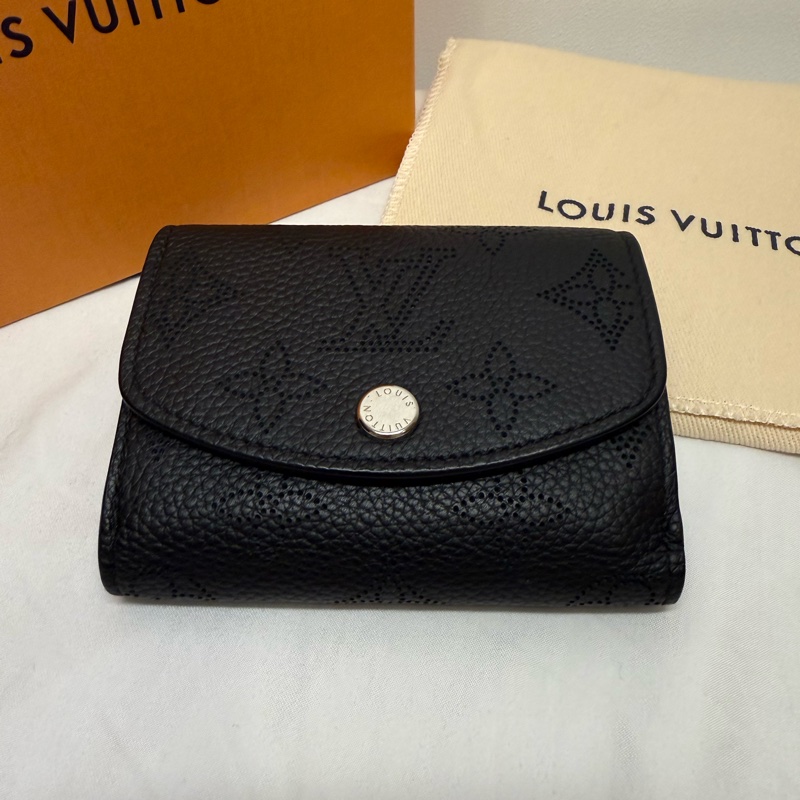 LV Iris XS 穿孔花紋小皮夾-7