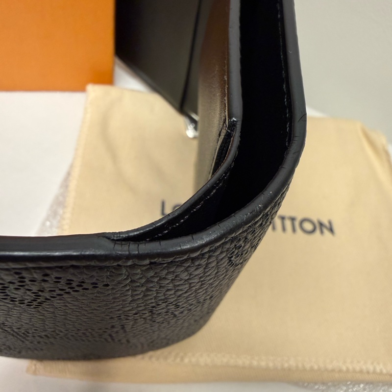 LV Iris XS 穿孔花紋小皮夾-10