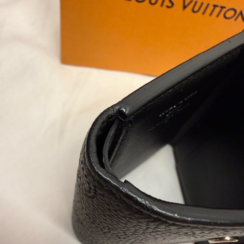 LV Iris XS 穿孔花紋小皮夾-11