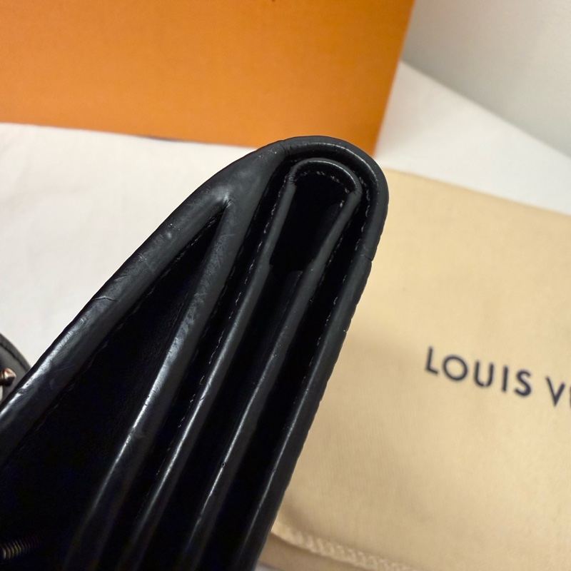 LV Iris XS 穿孔花紋小皮夾-13