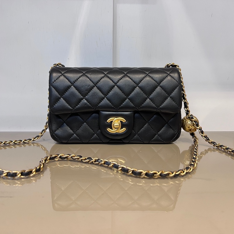 Chanel 黑牛皮菱格紋Coco20金球金釦下蓋肩斜背包-0