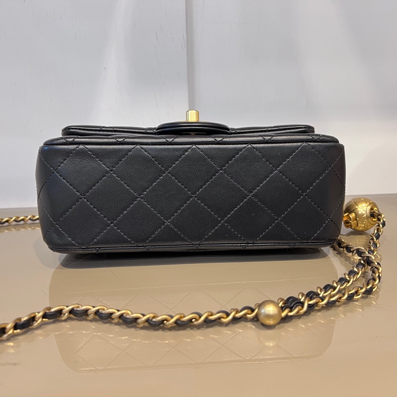 Chanel 黑牛皮菱格紋Coco20金球金釦下蓋肩斜背包-2