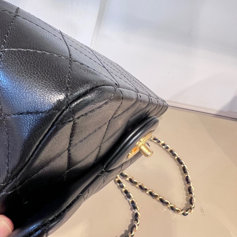 Chanel 黑牛皮菱格紋Coco20金球金釦下蓋肩斜背包-9