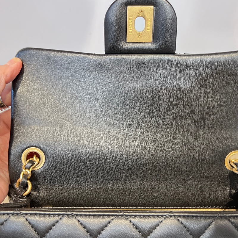 Chanel 黑牛皮菱格紋Coco20金球金釦下蓋肩斜背包-11