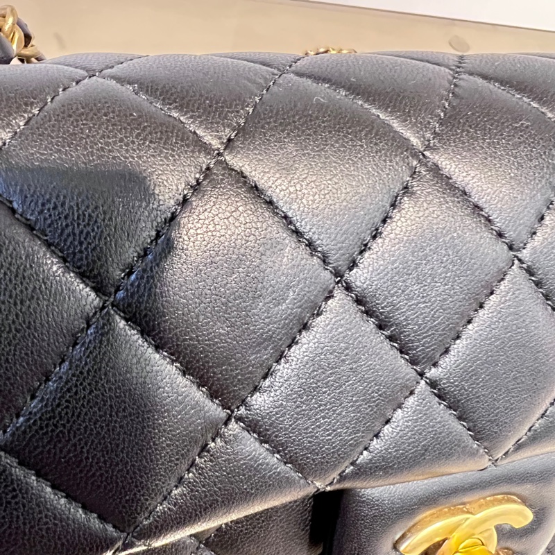 Chanel 黑牛皮菱格紋Coco20金球金釦下蓋肩斜背包-18