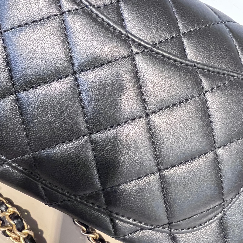 Chanel 黑牛皮菱格紋Coco20金球金釦下蓋肩斜背包-22