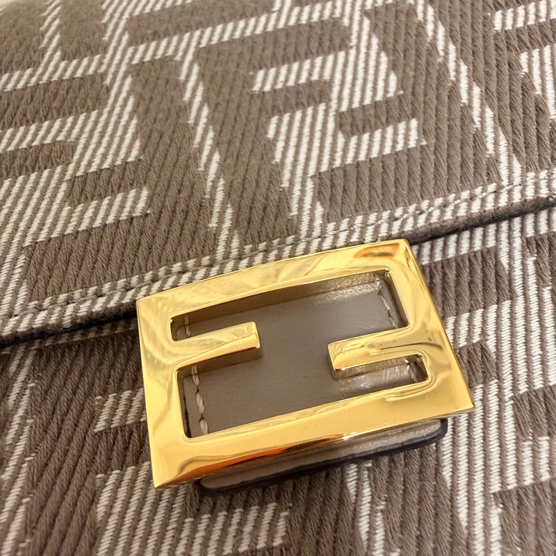 FENDI Baguette 米灰 鍊帶兩用包-1