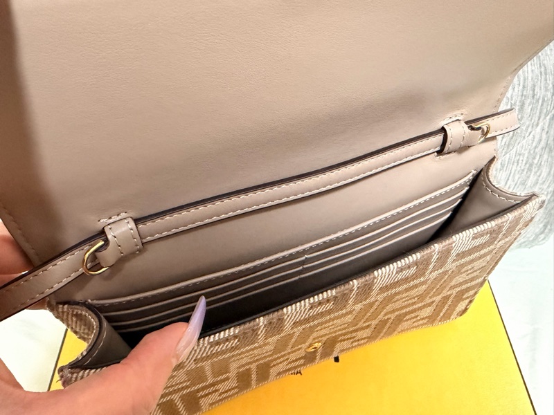 FENDI Baguette 米灰 鍊帶兩用包-3