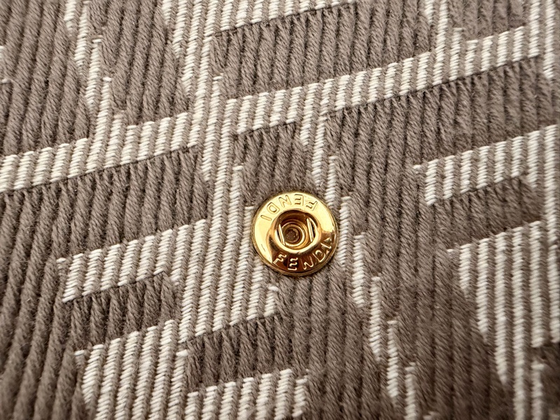 FENDI Baguette 米灰 鍊帶兩用包-9