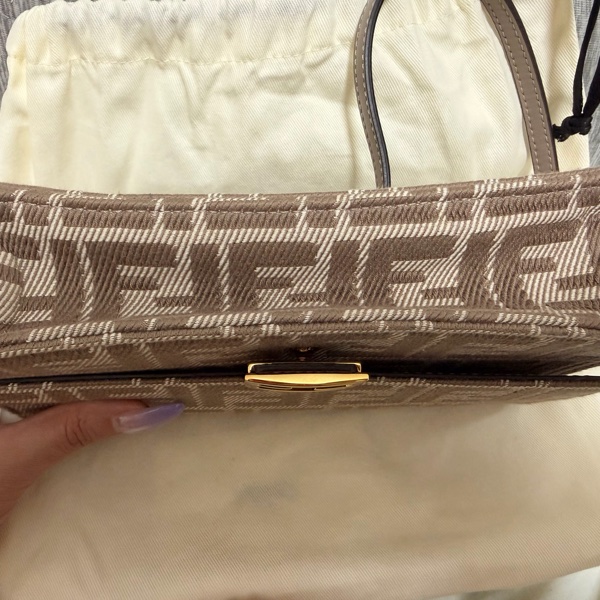 FENDI Baguette 米灰 鍊帶兩用包-12