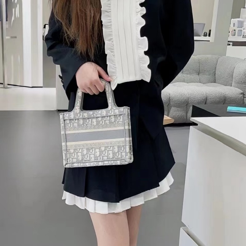 莉亞精品♡DIOR mini tote 仙女灰 九新美包-1