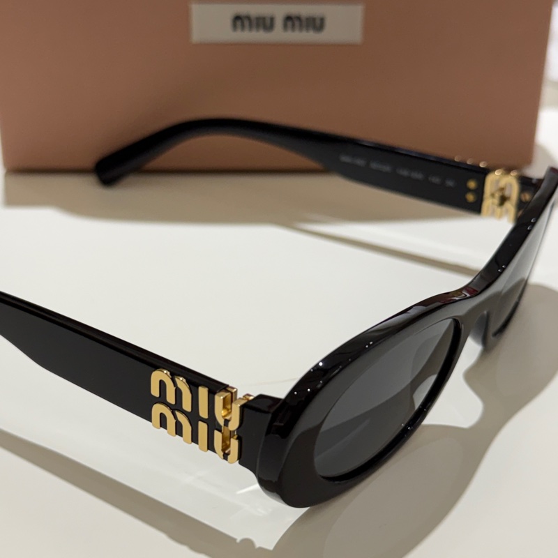 【近全新】Miu Miu SMU 06Z 經典黑色橢圓框太陽眼鏡  (附全套包裝)-2
