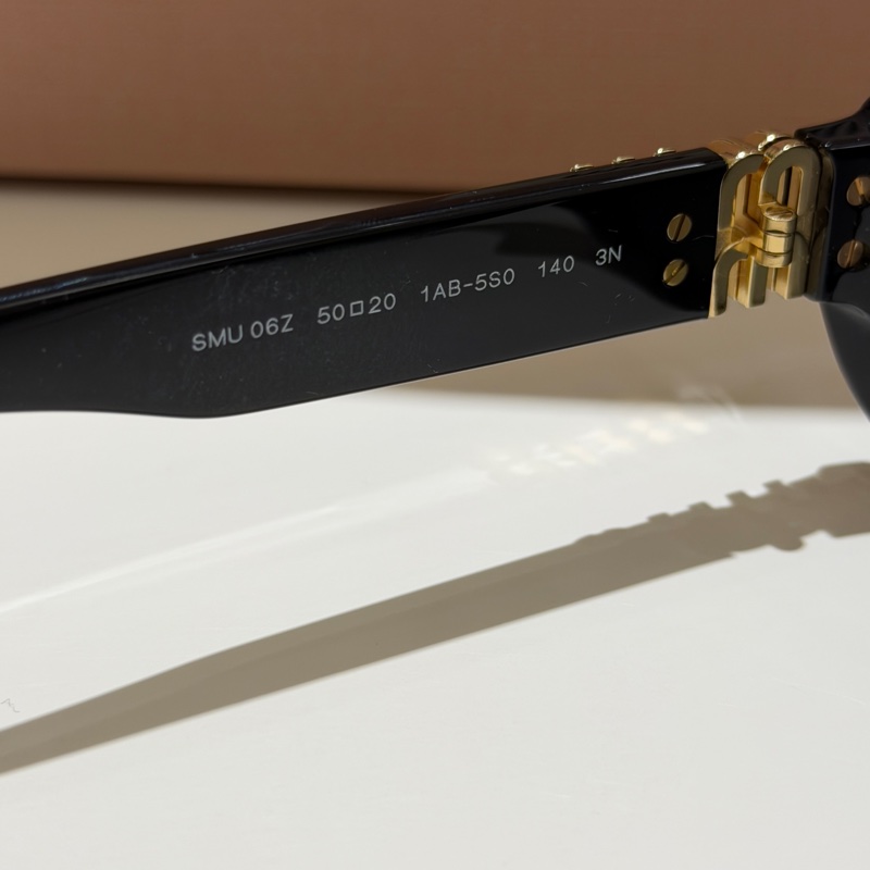 【近全新】Miu Miu SMU 06Z 經典黑色橢圓框太陽眼鏡  (附全套包裝)-3