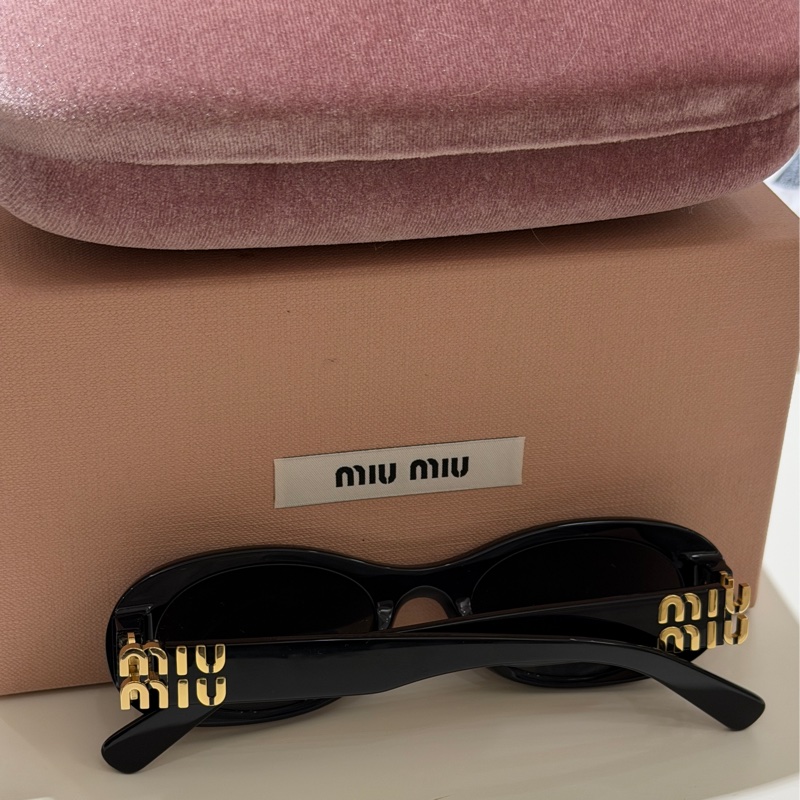 【近全新】Miu Miu SMU 06Z 經典黑色橢圓框太陽眼鏡  (附全套包裝)-4
