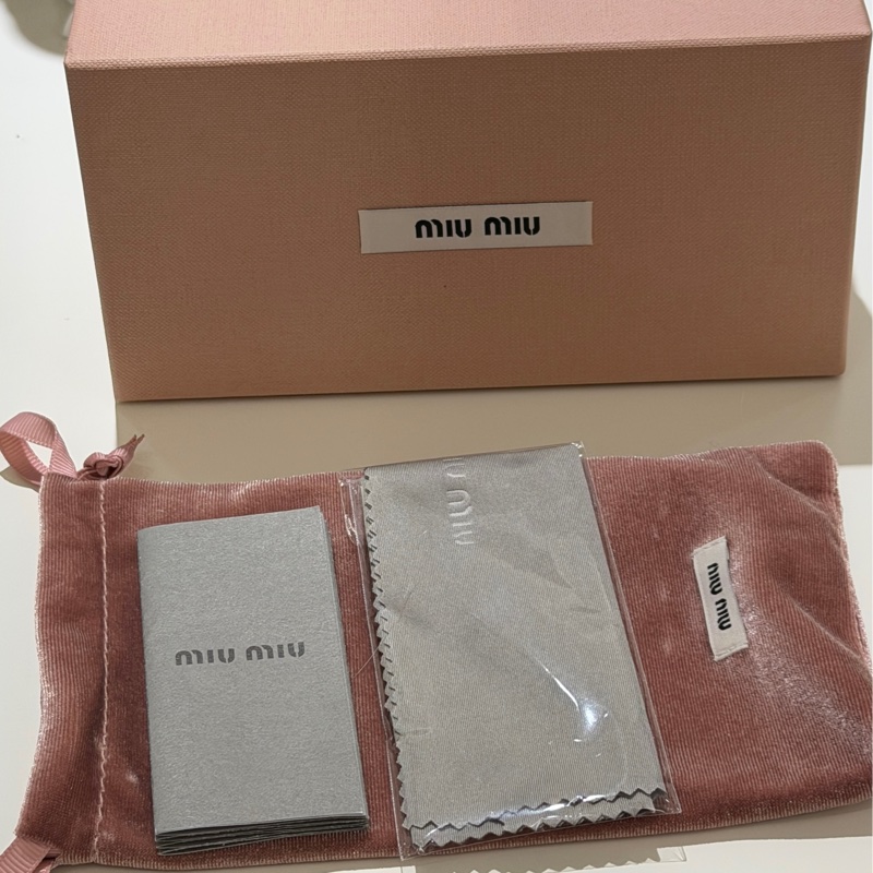 【近全新】Miu Miu SMU 06Z 經典黑色橢圓框太陽眼鏡  (附全套包裝)-6