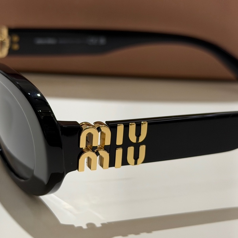 【近全新】Miu Miu SMU 06Z 經典黑色橢圓框太陽眼鏡  (附全套包裝)-9