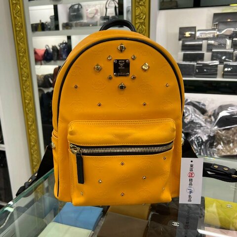 東區正精品㊣MCM 6SVH44 限量黃色立體浮雕LOGO拉鍊後背包小款 RZ4854