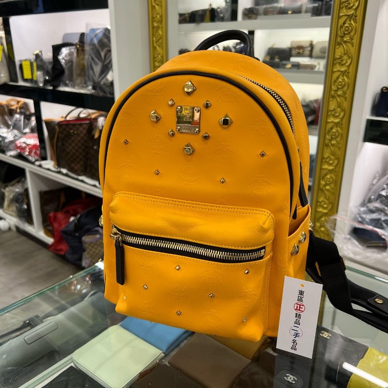 東區正精品㊣MCM 6SVH44 限量黃色立體浮雕LOGO拉鍊後背包小款 RZ4854-1