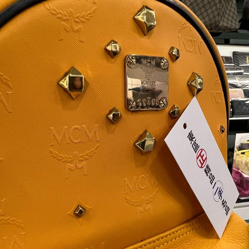 東區正精品㊣MCM 6SVH44 限量黃色立體浮雕LOGO拉鍊後背包小款 RZ4854-3