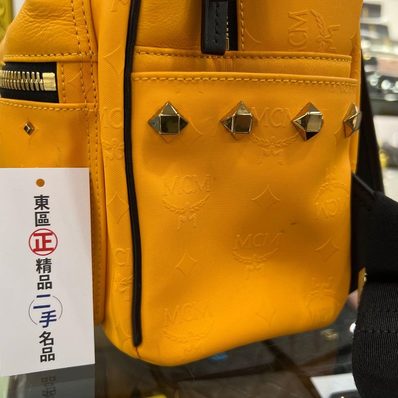 東區正精品㊣MCM 6SVH44 限量黃色立體浮雕LOGO拉鍊後背包小款 RZ4854-4