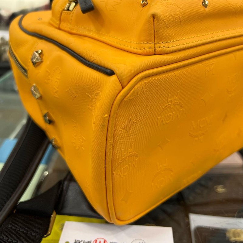 東區正精品㊣MCM 6SVH44 限量黃色立體浮雕LOGO拉鍊後背包小款 RZ4854-5