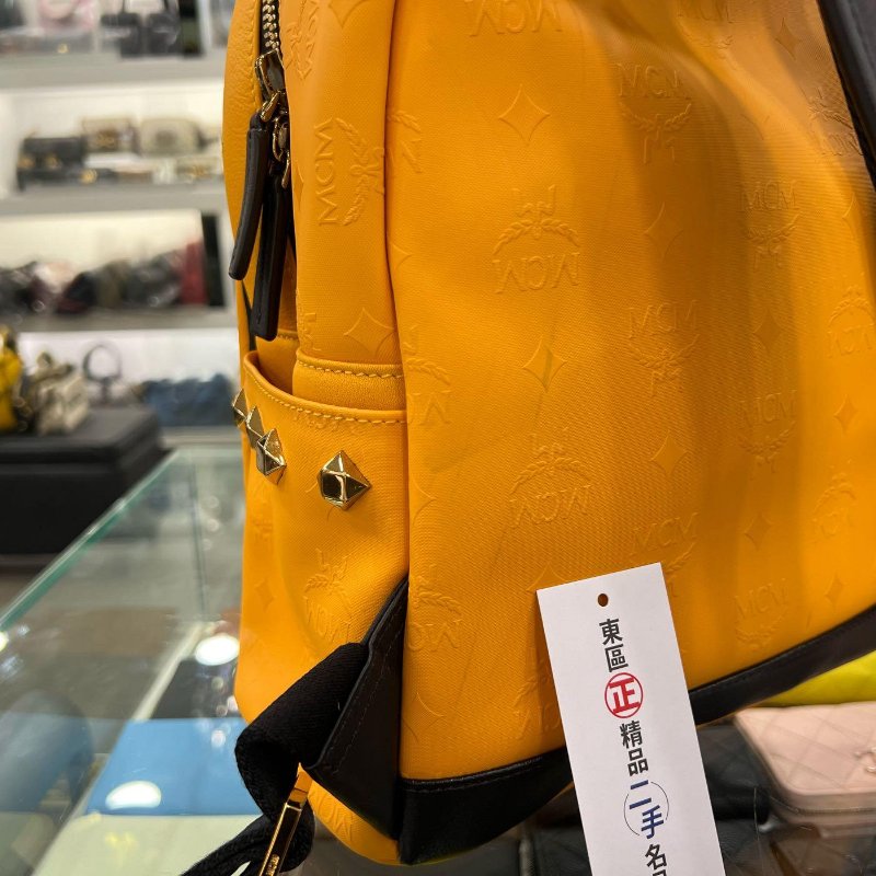 東區正精品㊣MCM 6SVH44 限量黃色立體浮雕LOGO拉鍊後背包小款 RZ4854-7
