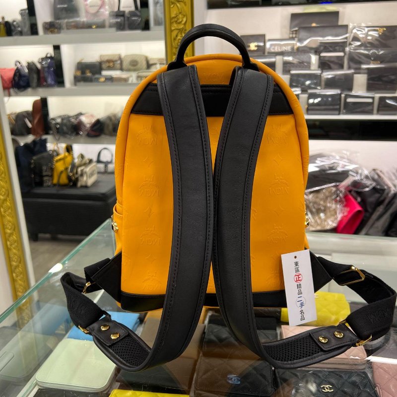 東區正精品㊣MCM 6SVH44 限量黃色立體浮雕LOGO拉鍊後背包小款 RZ4854-9