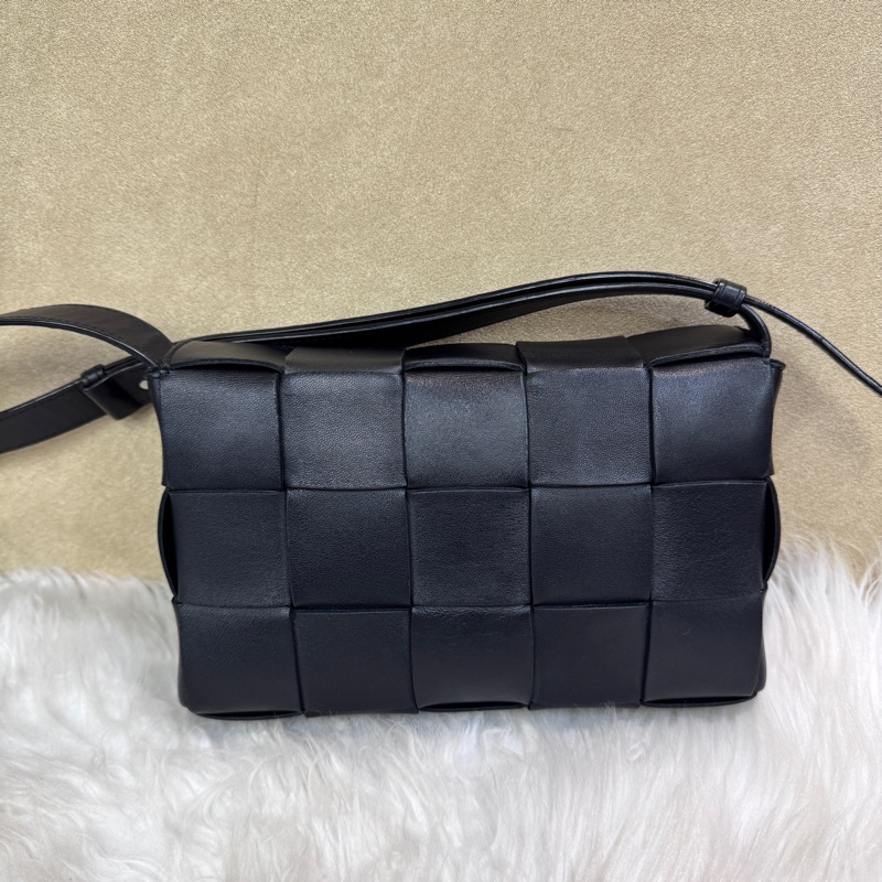 BV Cassette 黑皮革15格卡帶包-1