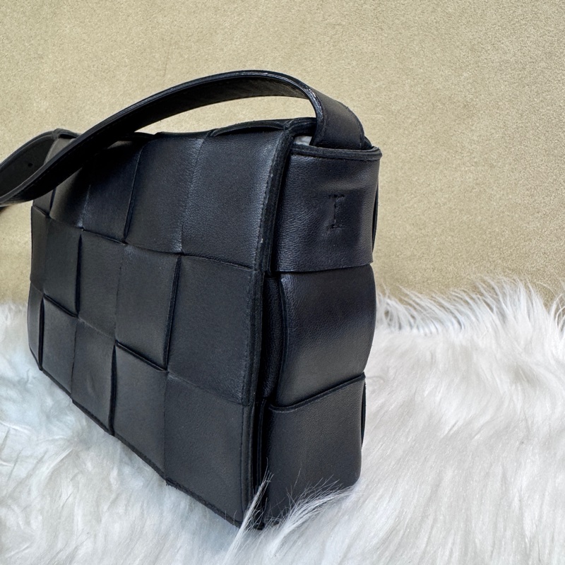 BV Cassette 黑皮革15格卡帶包-3