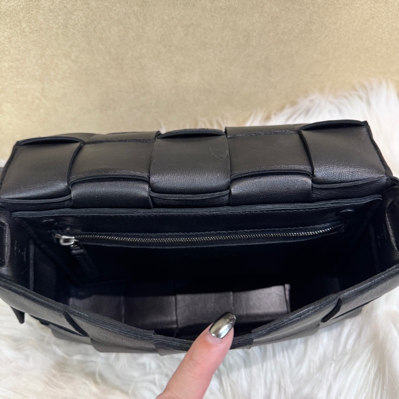 BV Cassette 黑皮革15格卡帶包-8