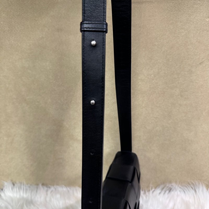 BV Cassette 黑皮革15格卡帶包-10