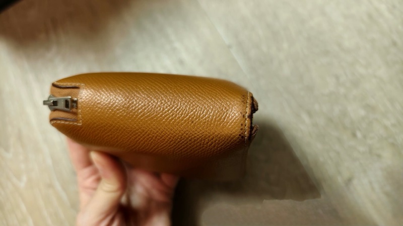 愛馬仕 Silk’in Compact 短夾｜經典金棕｜紅橘絲巾內裡｜小錢包-8