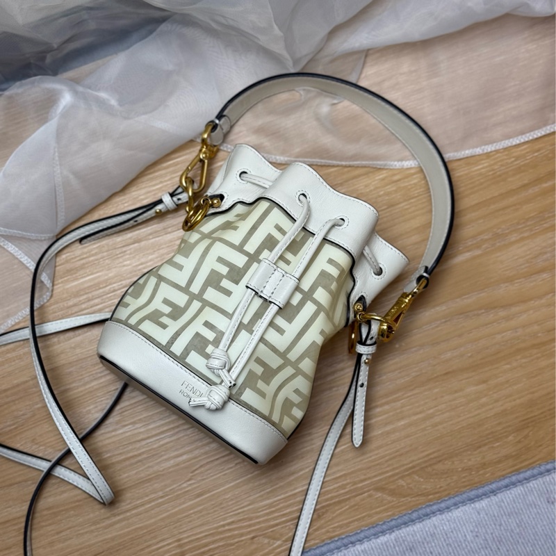 FENDI白色雙拼水桶包-0