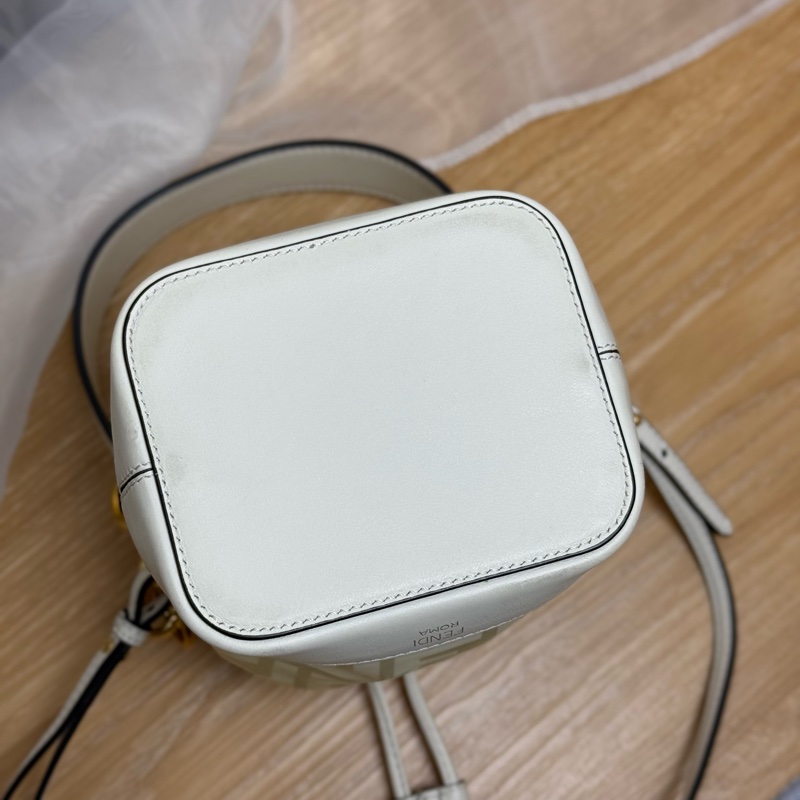 FENDI白色雙拼水桶包-2