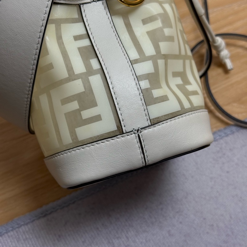FENDI白色雙拼水桶包-6